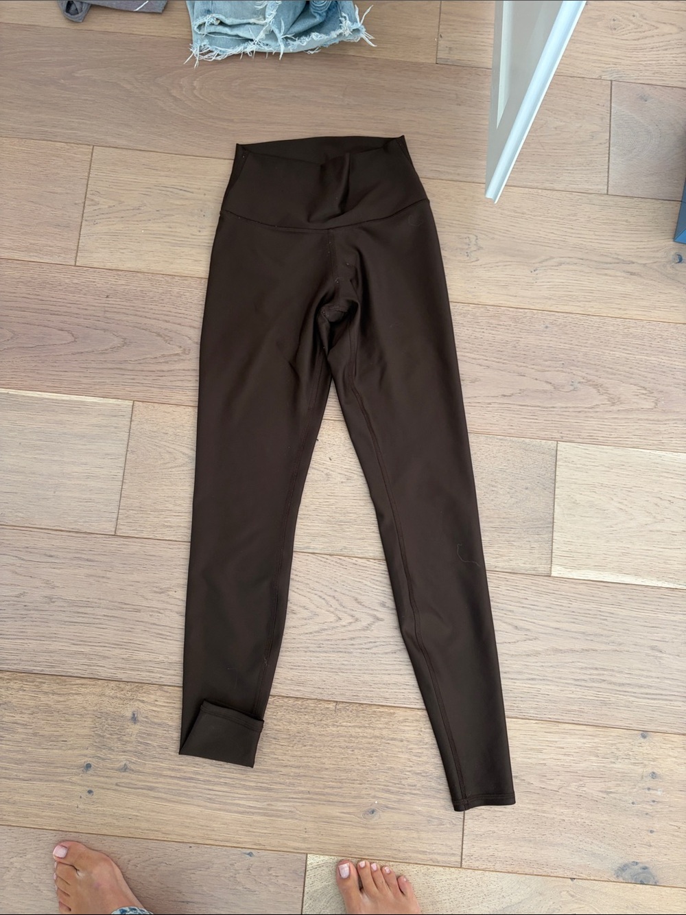 ALO Yoga High-Rise Dark Brown Leggings